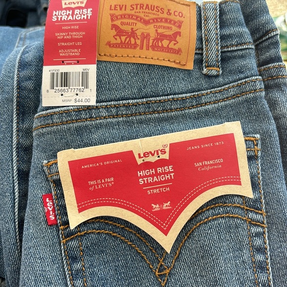 Levi's• Girls' High-Rise Straight Jeans - Medium Wash - Picture 13 of 14